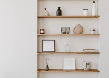 3 dicas para você que não sabe como decorar a estante