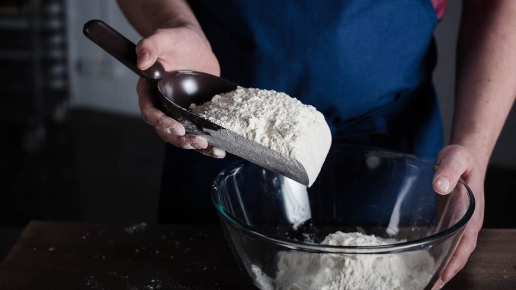 Nem acelga, nem espinafre: o bolinho frito feito com uma folha verde surpreendente