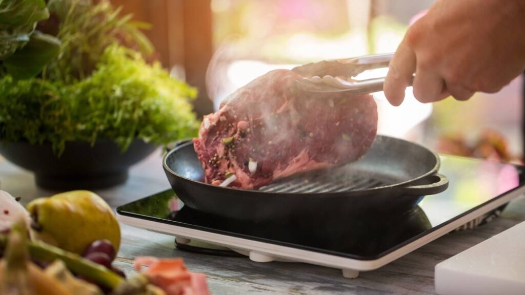 A regra 3-3-2-2 dos cozinheiros que deixa qualquer bife perfeito na frigideira