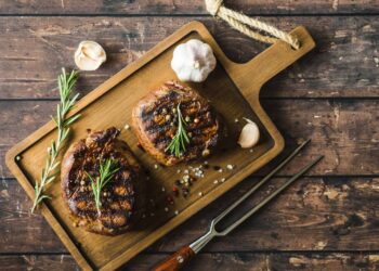 A regra 3-3-2-2 dos cozinheiros que deixa qualquer bife perfeito na frigideira