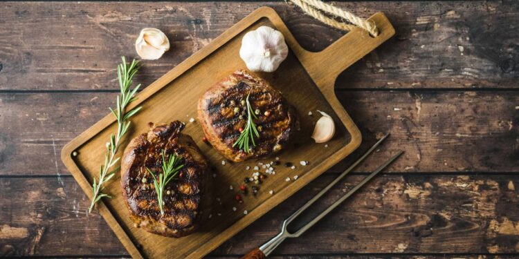 A regra 3-3-2-2 dos cozinheiros que deixa qualquer bife perfeito na frigideira