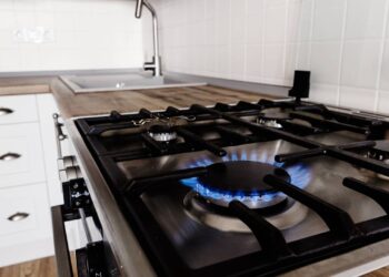 Como economizar gás e energia no fogão com hábitos simples