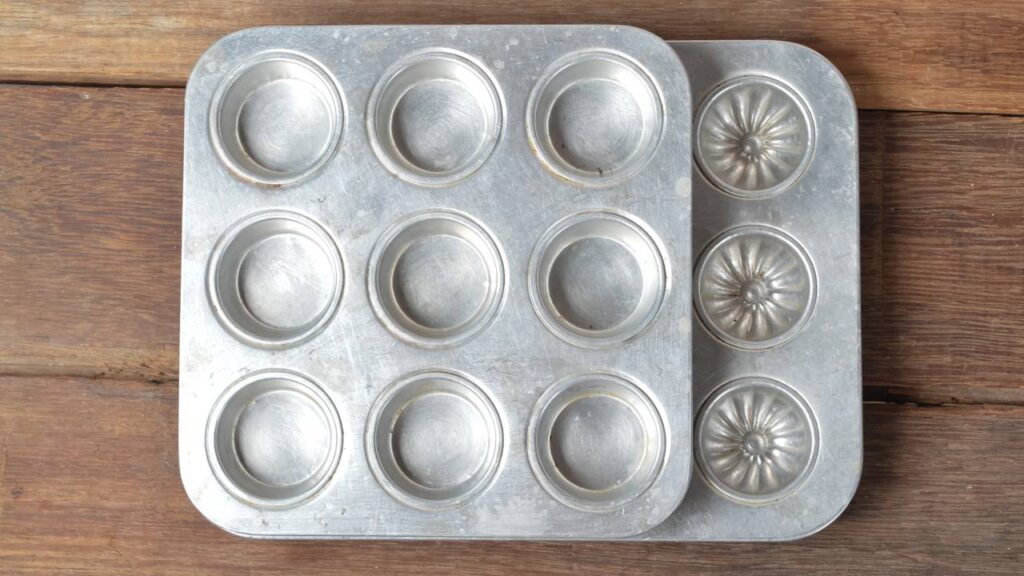 Truque rápido para limpar formas engorduradas sem esforço