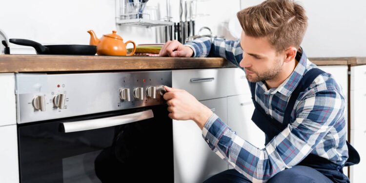 Como proteger o forno elétrico contra acúmulo de gordura e insetos