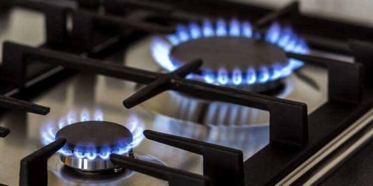 5 dicas essenciais para economizar gás de cozinha e reduzir custos na sua casa