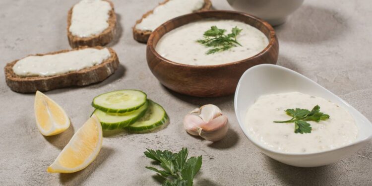 Como fazer iogurte grego em casa com apenas 2 ingredientes, fácil e rápido