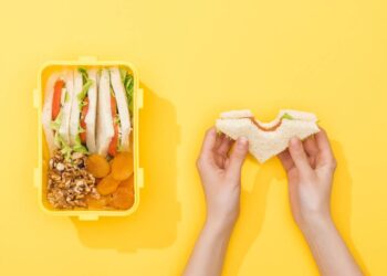 Como escolher lanches rápidos e saudáveis para o dia a dia, segundo nutricionista