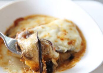 Prepare lasanha de berinjela no micro-ondas para um jantar leve