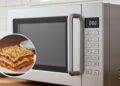Faça lasanha no micro-ondas com pão de forma em poucos minutos