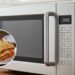 Faça lasanha no micro-ondas com pão de forma em poucos minutos