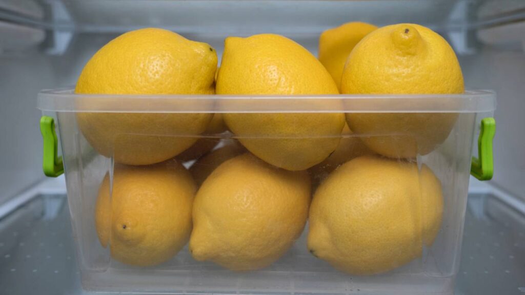 Nem no balcão, nem com papel alumínio: como guardar o limão para não secar