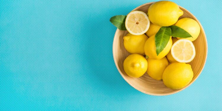 Nem no balcão, nem com papel alumínio: como guardar o limão para não secar