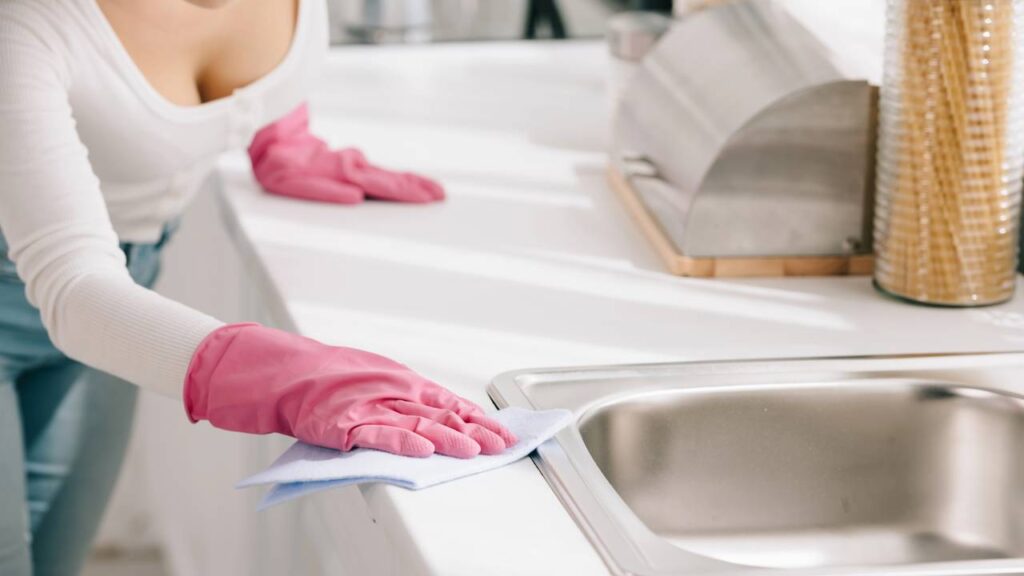 Como acabar com as baratas usando truques simples e naturais