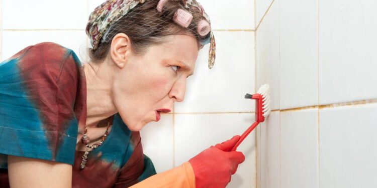 Como limpar azulejos e impedir o retorno do limo e das pragas