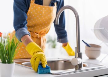 Como usar vinagre para remover gordura da cozinha em instantes