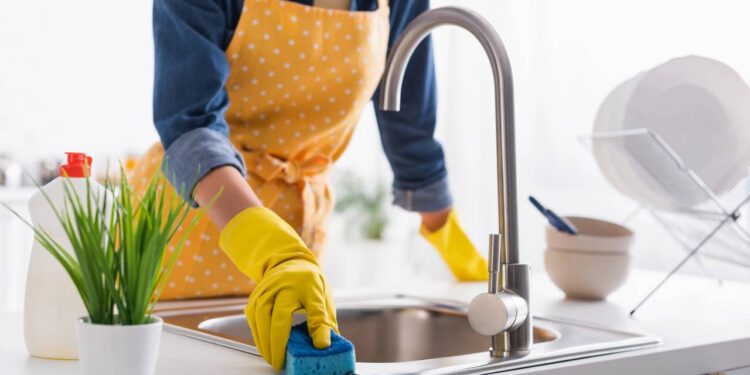 Como usar vinagre para remover gordura da cozinha em instantes