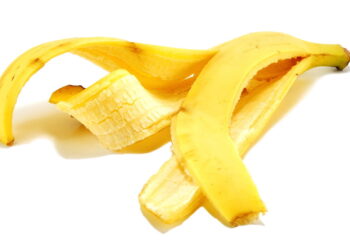 Casca de banana com vinagre, a mistura para usar na limpeza e nas plantas