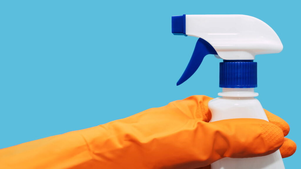 Nem vinagre, nem alvejante: essa mistura limpa a casa e deixa cheiro de limpeza