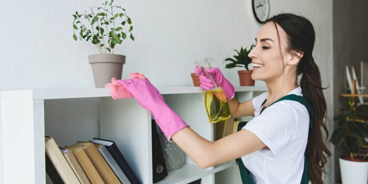 Como organizar a limpeza por cômodos e manter a rotina semanal