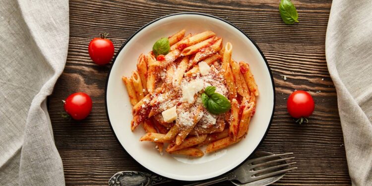 Colocar óleo ao cozinhar o macarrão, pode ou não?