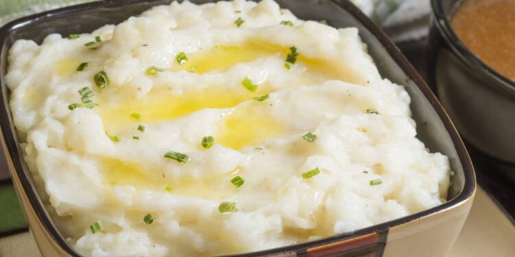 Dica de chefs para um purê de batata incrivelmente cremoso