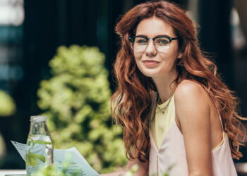 Nomes de meninas que devem ganhar destaque em 2026 com som delicado, escrita simples e significado forte