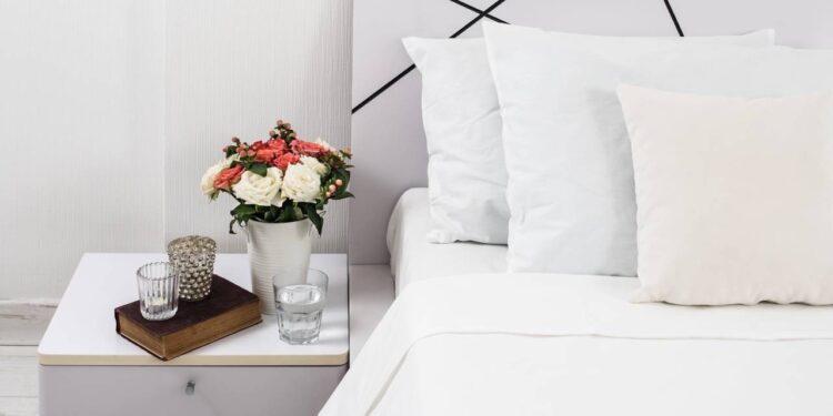 Substitua mesa de cabeceira por soluções compactas e econômicas agora