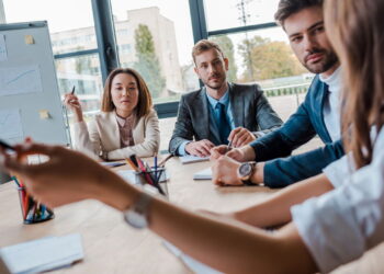 É assim que uma pessoa inteligente reage quando é humilhada