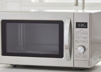 O truque com o micro-ondas que deixa tudo mais limpo e sem bactérias