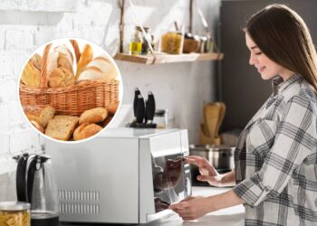 Use o micro-ondas para deixar pão dormido macio de novo