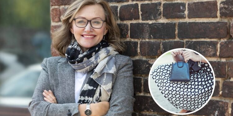 Erros de estilo comuns entre mulheres de 50 anos, segundo especialistas
