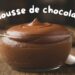Esta mousse de chocolate com iogurte e sem açúcar conquista pelo sabor leve e irresistível