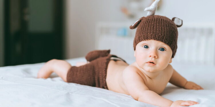 Nomes de meninos em 2026 apontam volta dos clássicos curtos e duráveis