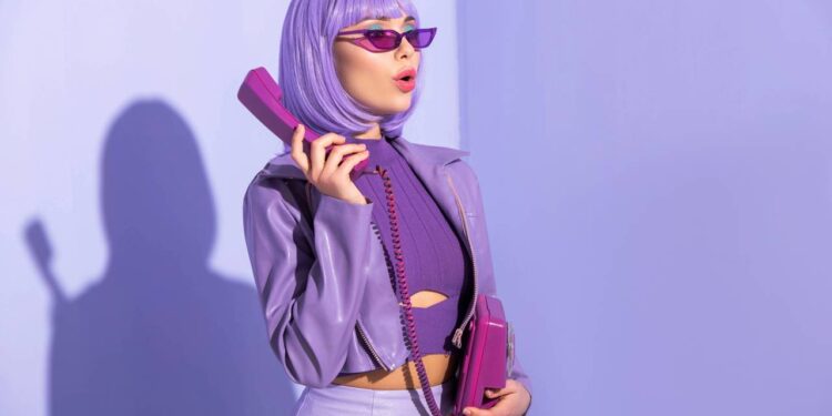 Quem se identifica com a cor roxa busca profundidade, segundo a psicologia