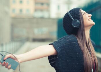 O que significa ouvir a mesma música várias vezes, segundo psicologia