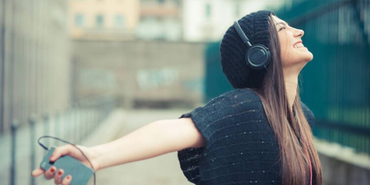 O que significa ouvir a mesma música várias vezes, segundo psicologia
