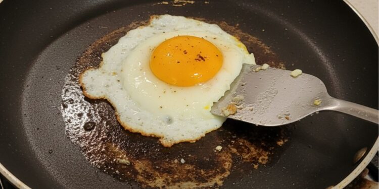 Se o ovo gruda na frigideira, você pode estar usando o óleo errado