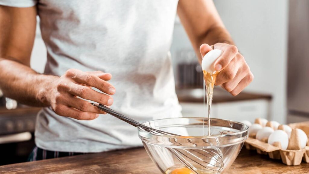 O alimento barato que tem mais proteína que 4 ovos (mas há um porém)