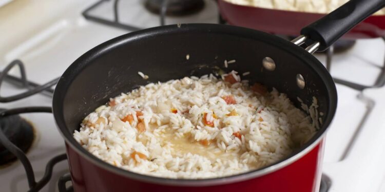 O que nunca deve ir à panela se você quer o arroz perfeito