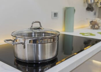 Truque para economizar gás usando as tampas das panelas