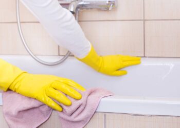 Como transformar roupas velhas em panos e economizar em casa