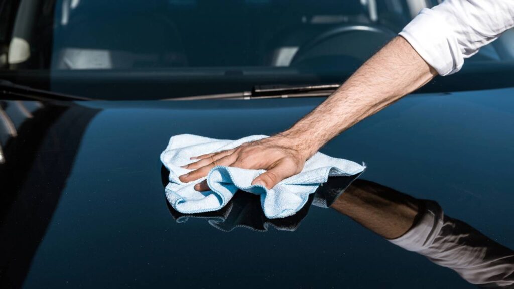 Como transformar roupas velhas em panos e economizar em casa