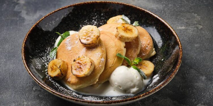 3 receitas fáceis de panqueca doce no micro-ondas para matar a vontade de doce