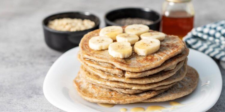 Receita de panquecas de banana e aveia para um café da manhã nutritivo