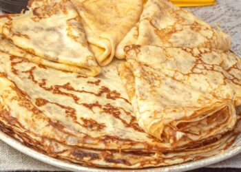 Dois minutos, dois ingredientes: panquecas sem farinha ficam ainda mais fáceis e deliciosas