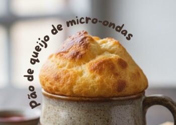 Pão de queijo de caneca no micro-ondas pronto em menos de 2 minutos