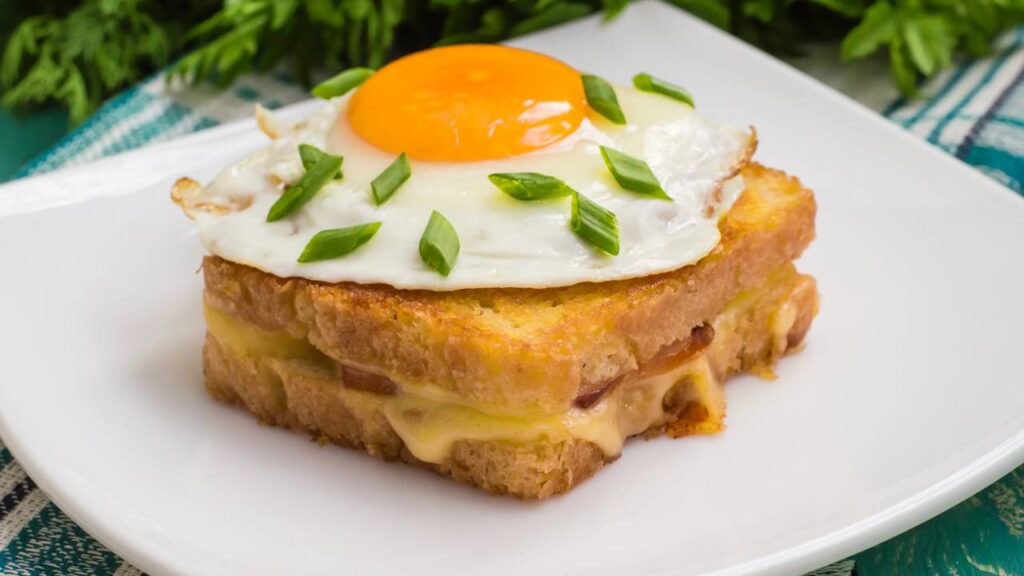 Pão com ovo engorda? Veja o que dizem os nutricionistas