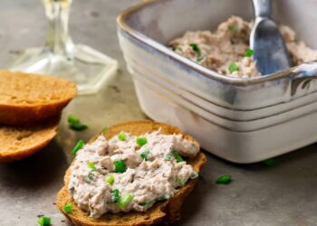 Receita de patê de sardinha simples e irresistível para um lanche delicioso