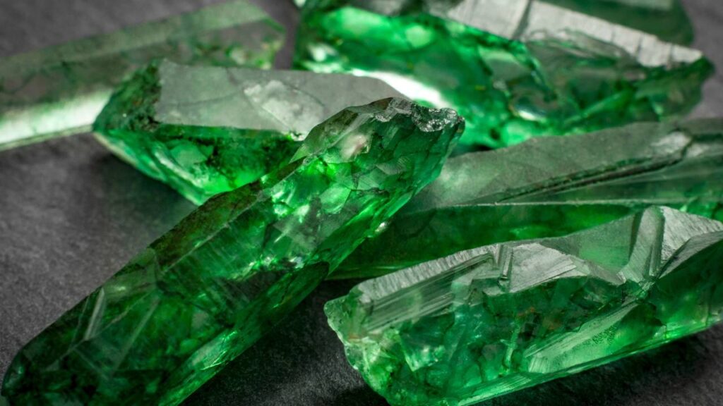 Por que ter uma pedra de esmeralda em casa, de acordo com Feng Shui
