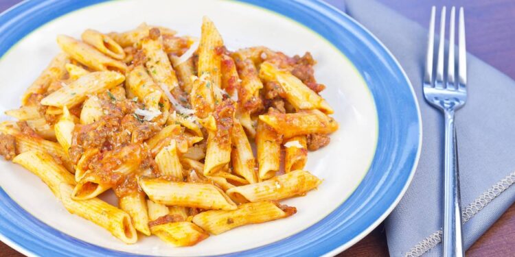 Jantar rápido: massa cremosa feita em 10 minutos com apenas 3 ingredientes